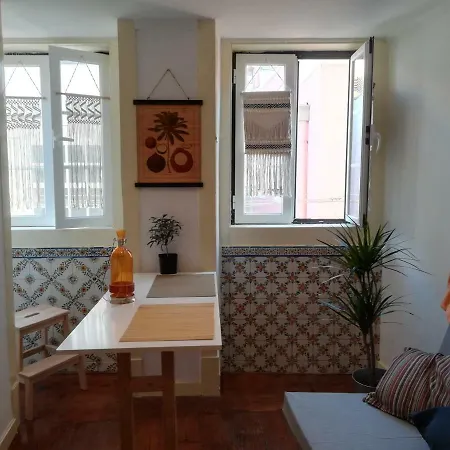 Mouraria Downtown Apartment *